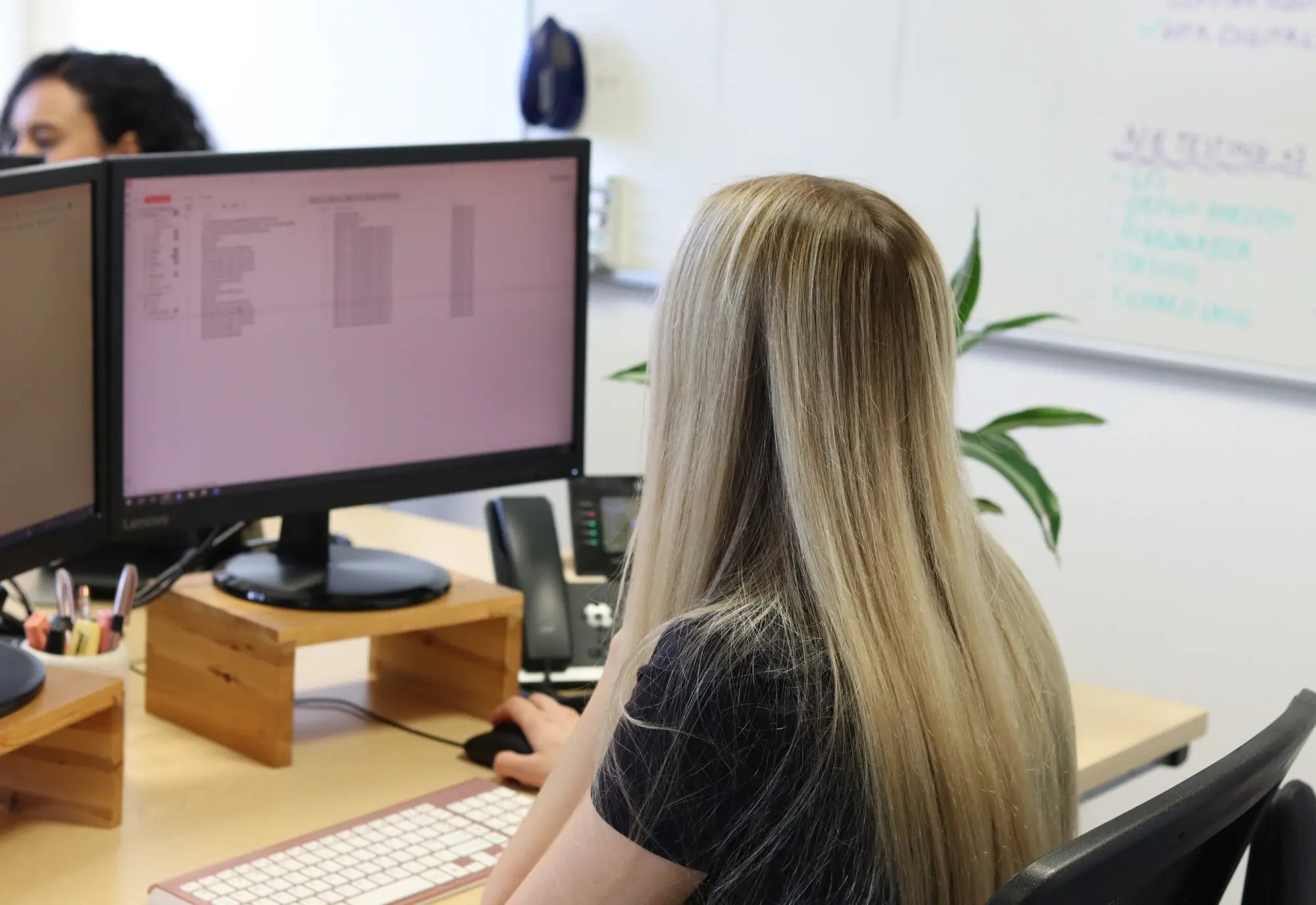 Charlotte at JDR checks a website's keyword ranking. 