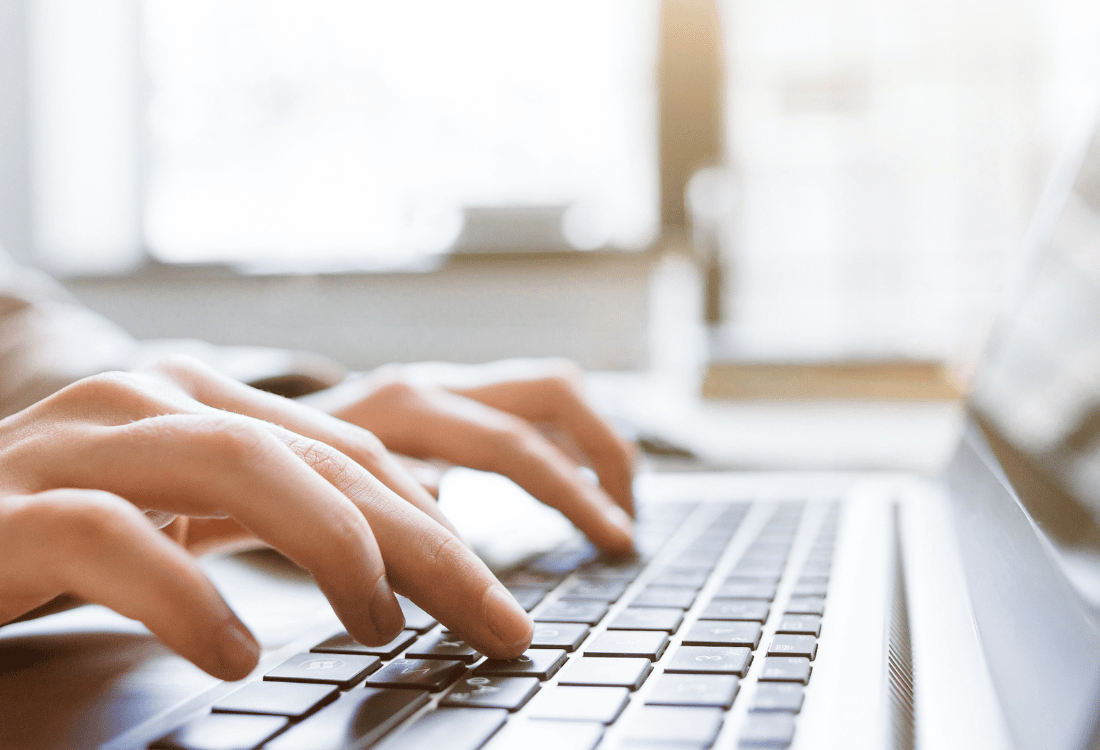 A person working on 7 steps to reduce the bounce rate of their website.