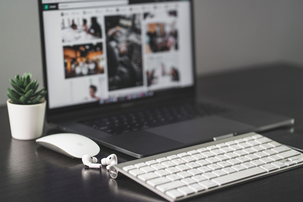 A Mac Computer setup on a desk showing their inbound marketing on the screen for a manufacturing business