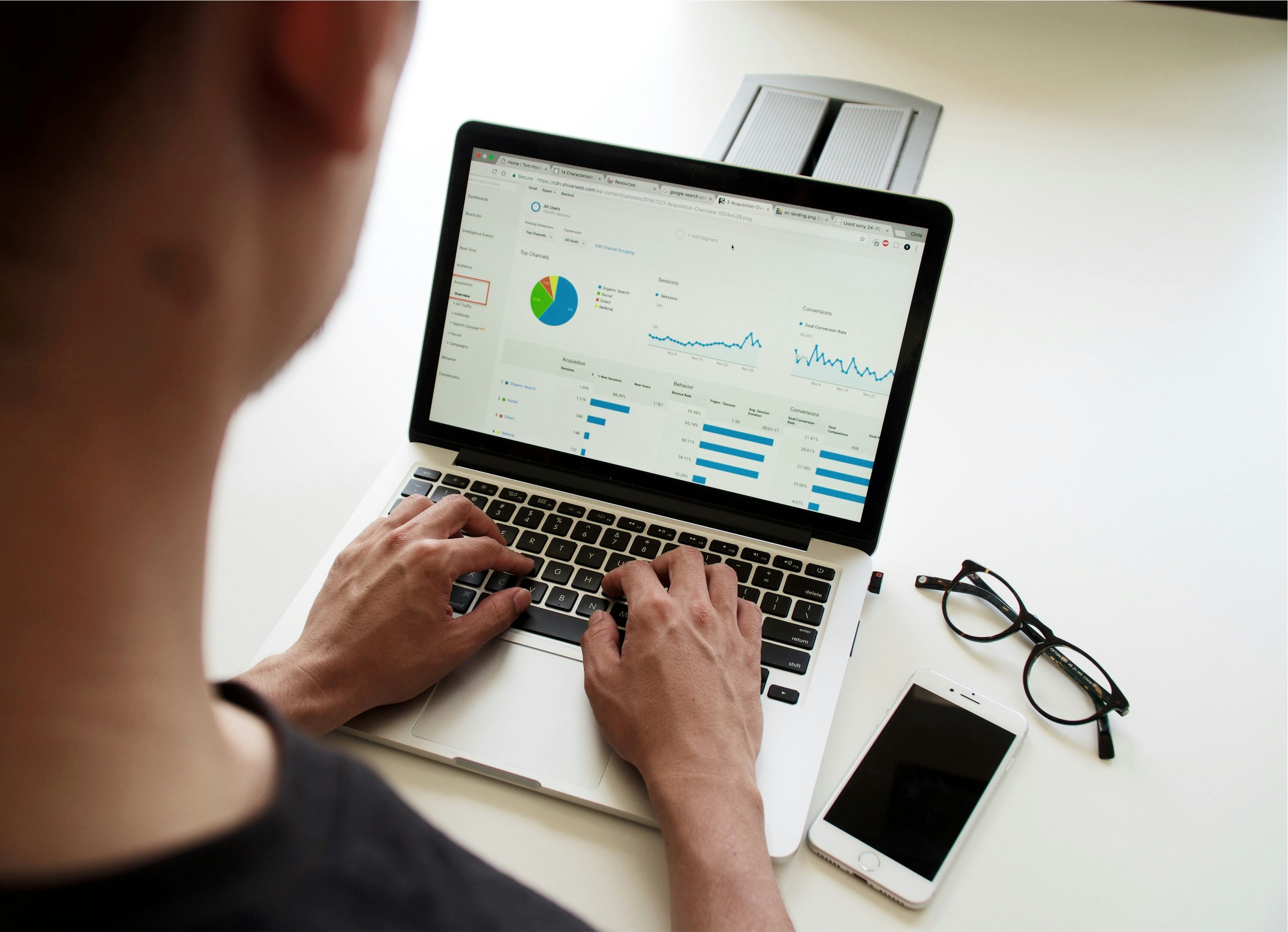 A woman comparing the data of inbound and outbound marketing strategy results.