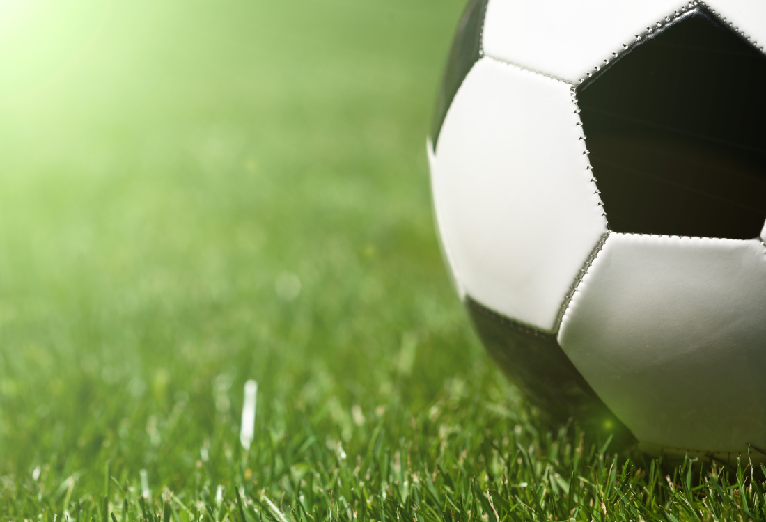 STRATEGIC-PLAYS-LESSONS-FROM-FOOTBALL-TEAMS-FOR-SME-DIGITAL-MARKETING-SUCCESS