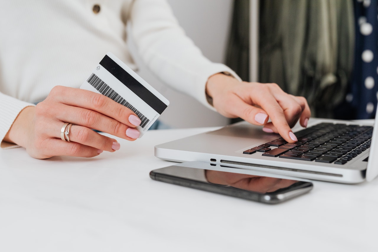 A woman making a transaction on an Ecommerce website who has improved their sales practices