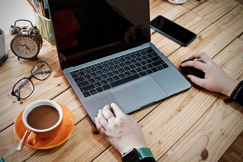 4 Strategies for Successful Sales While Remote Working