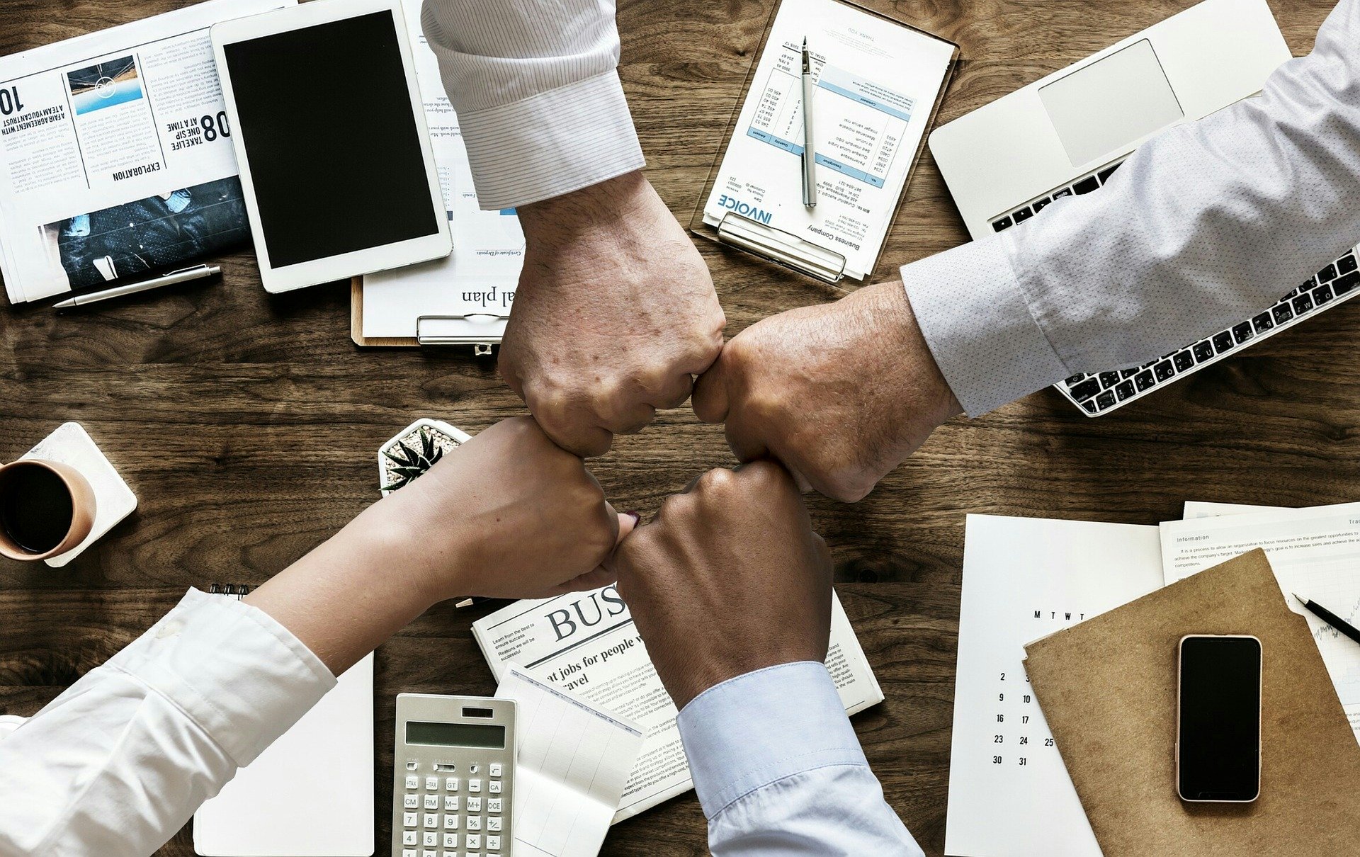 Are Your Sales & Marketing Teams Pulling In Different Directions? Here’s How They Can Work Together More Effectively